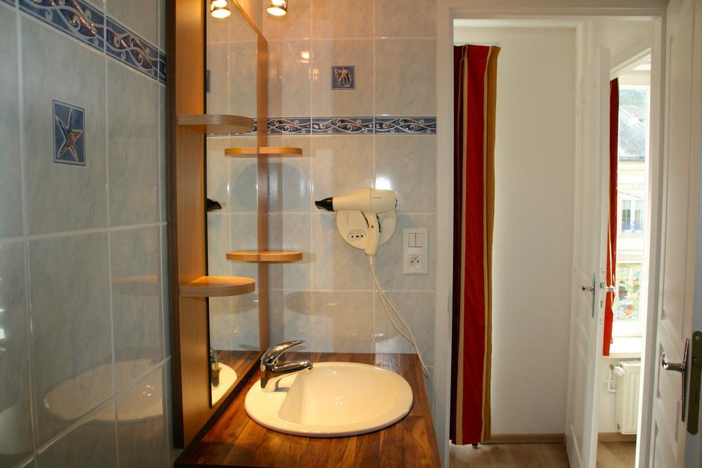 Residence Maison Blanche พลอมบิแอร์ส-เลส์-แบ็งส์ ภายนอก รูปภาพ